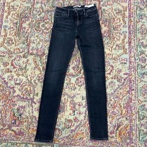 Levi 721 High Rise skinny in washed out dark/black denim